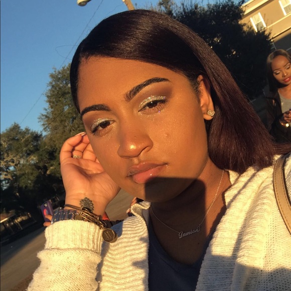 Meet your Posher, Karina - Picture 1 of 1